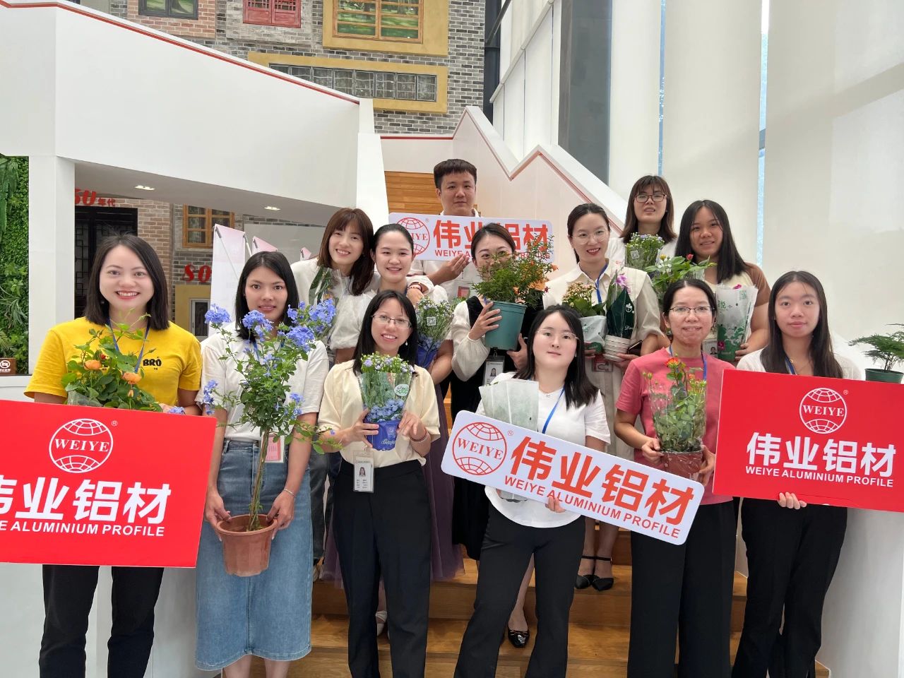 以爱浇灌，，，，，礼赠母亲 | F6福鹿会铝材感恩母亲节职工活动圆满举行